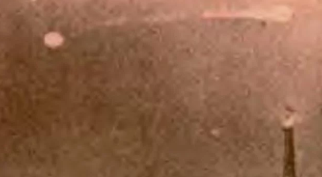 Billede fra 1953 tæt ved Eiffeltårnet.
Ægte Ufo billede