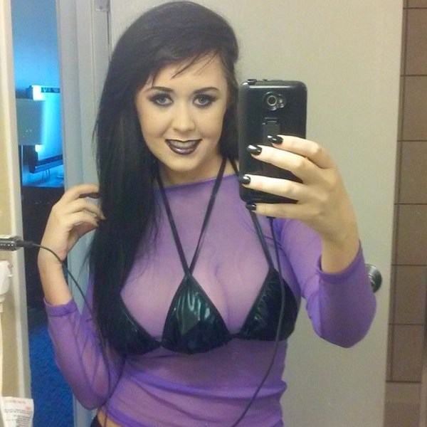 Jasmine Tridevil - kvinde med 3 bryster