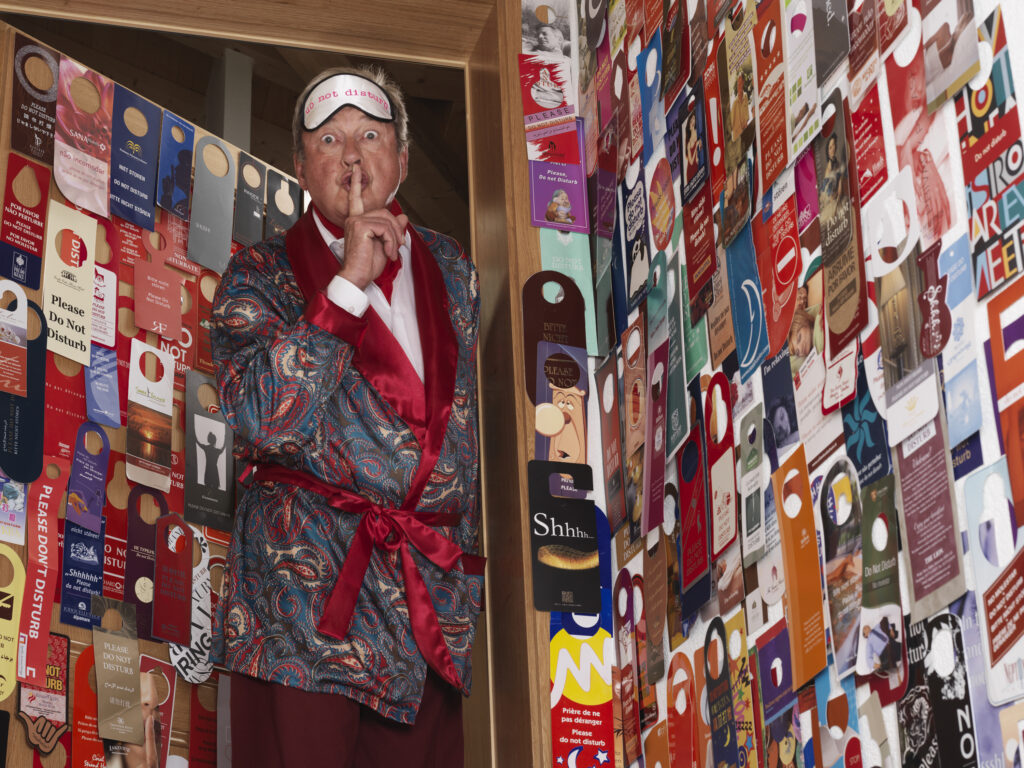 mærkelig samling af hotel skilte - verdensrekord