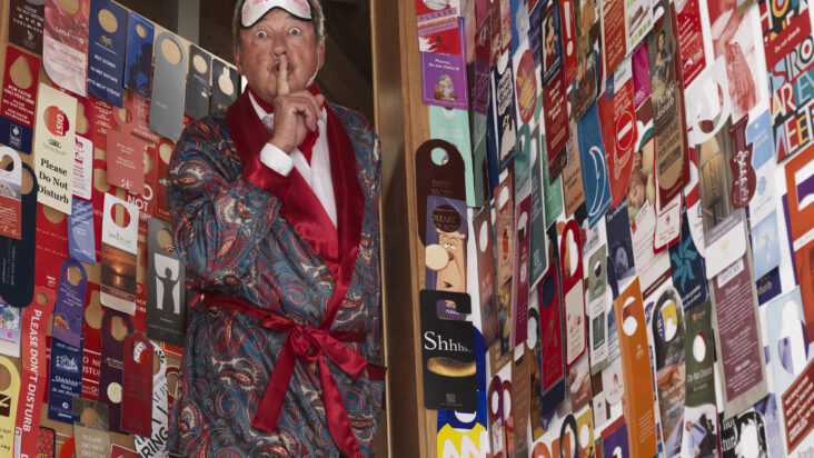 mærkelig samling af hotel skilte - verdensrekord