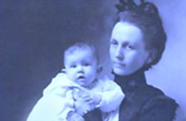 Baby Blue, Blue Baby uhyggelig leg på toilettet